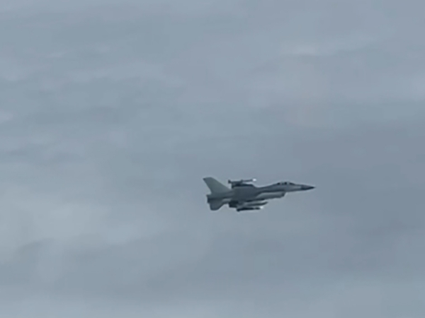 Опубликовано видео перехвата датского истребителя F-16 пилотом Су-27 ВКС РФ (ВИДЕО)