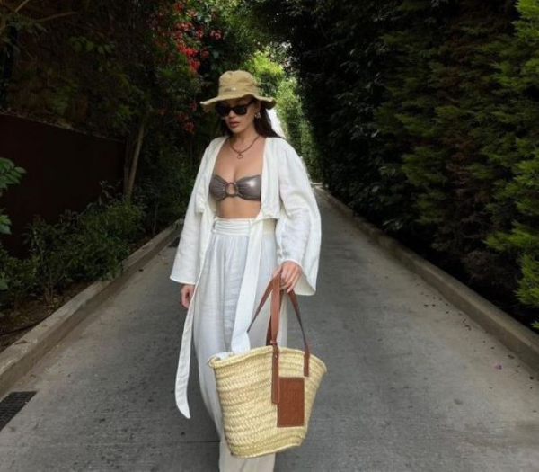 Как носить белую рубашку на пляже: советы и сочетания Как носить белую рубашку на пляже: советы и сочетания