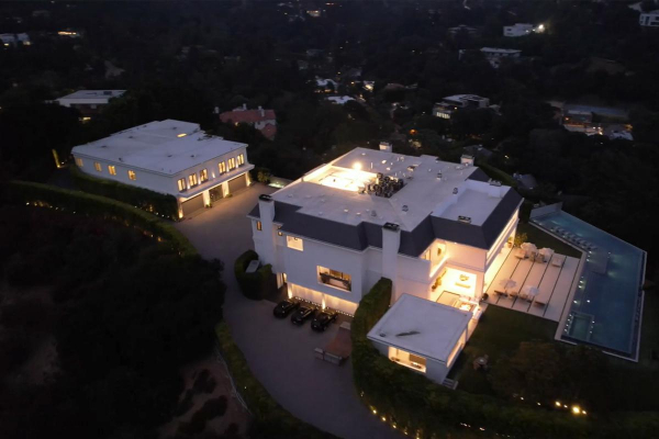 Дженнифер Лопес и Бен Аффлек выставили на продажу особняк в Беверли-Хиллз Дженнифер Лопес и Бен Аффлек выставили на продажу особняк в Беверли-Хиллз