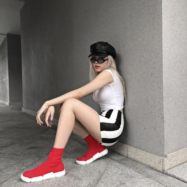 С чем носить красную обувь: стильные образы