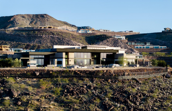 12 особняков и квартир звезд, которые выставили на продажу в 2024 году 12 особняков и квартир звезд, которые выставили на продажу в 2024 году