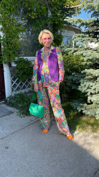 Очень яркие и смелые образы с костюмами в пижамном стиле Очень яркие и смелые образы с костюмами в пижамном стиле