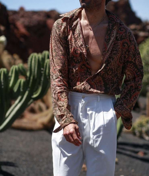 Мачо-футболка и «огурцы»: главные антитренды в мужском стиле лета 2024 Мачо-футболка и «огурцы»: главные антитренды в мужском стиле лета 2024