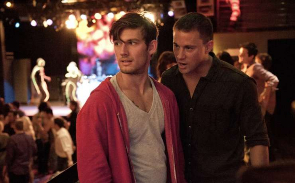 Мачо-футболка и «огурцы»: главные антитренды в мужском стиле лета 2024 Мачо-футболка и «огурцы»: главные антитренды в мужском стиле лета 2024