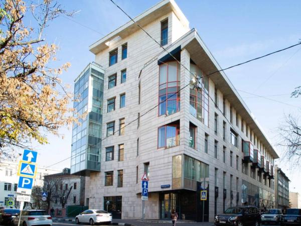 Почему часть ТЦ "Атриум" на Садовом кольце хотят снести, а его владельцы живут и платят налоги в США Почему часть ТЦ "Атриум" на Садовом кольце хотят снести, а его владельцы живут и платят налоги в США