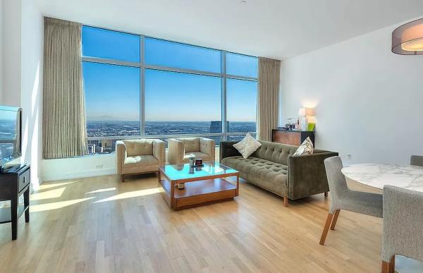 Почему часть ТЦ "Атриум" на Садовом кольце хотят снести, а его владельцы живут и платят налоги в США Почему часть ТЦ "Атриум" на Садовом кольце хотят снести, а его владельцы живут и платят налоги в США