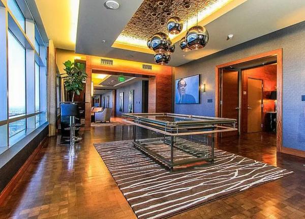 Почему часть ТЦ "Атриум" на Садовом кольце хотят снести, а его владельцы живут и платят налоги в США Почему часть ТЦ "Атриум" на Садовом кольце хотят снести, а его владельцы живут и платят налоги в США