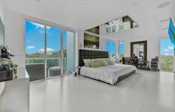 Почему часть ТЦ "Атриум" на Садовом кольце хотят снести, а его владельцы живут и платят налоги в США Почему часть ТЦ "Атриум" на Садовом кольце хотят снести, а его владельцы живут и платят налоги в США