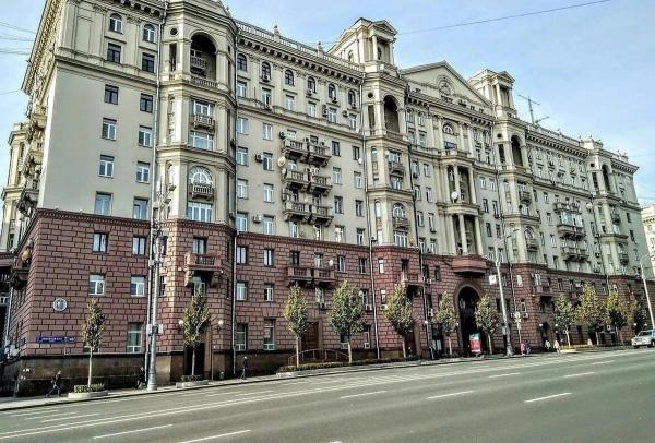 Почему часть ТЦ "Атриум" на Садовом кольце хотят снести, а его владельцы живут и платят налоги в США Почему часть ТЦ "Атриум" на Садовом кольце хотят снести, а его владельцы живут и платят налоги в США