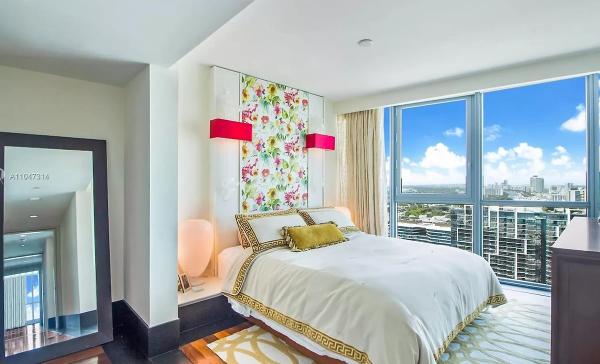 Почему часть ТЦ "Атриум" на Садовом кольце хотят снести, а его владельцы живут и платят налоги в США Почему часть ТЦ "Атриум" на Садовом кольце хотят снести, а его владельцы живут и платят налоги в США