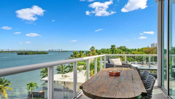 Почему часть ТЦ "Атриум" на Садовом кольце хотят снести, а его владельцы живут и платят налоги в США Почему часть ТЦ "Атриум" на Садовом кольце хотят снести, а его владельцы живут и платят налоги в США