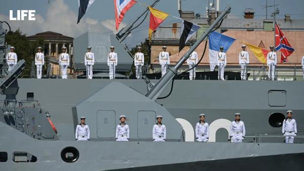 Путин, Белоусов и боевые корабли: Самое важное с военно-морского парада в Петербурге — в объективе Life.ru Путин, Белоусов и боевые корабли: Самое важное с военно-морского парада в Петербурге — в объективе Life.ru