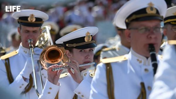 Путин, Белоусов и боевые корабли: Самое важное с военно-морского парада в Петербурге — в объективе Life.ru Путин, Белоусов и боевые корабли: Самое важное с военно-морского парада в Петербурге — в объективе Life.ru