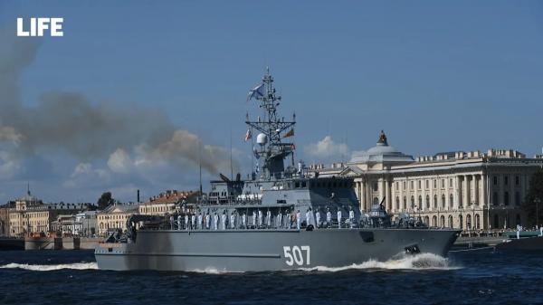 Путин, Белоусов и боевые корабли: Самое важное с военно-морского парада в Петербурге — в объективе Life.ru Путин, Белоусов и боевые корабли: Самое важное с военно-морского парада в Петербурге — в объективе Life.ru