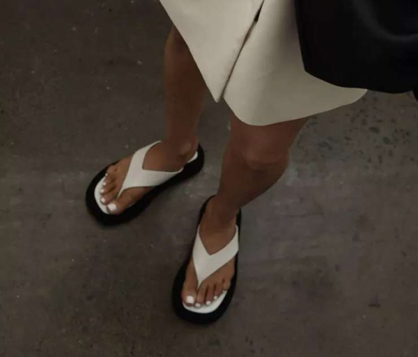 Сандалии: 5 удобных моделей, которые рекомендует врач-ортопед Сандалии: 5 удобных моделей, которые рекомендует врач-ортопед