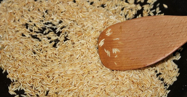 Как правильно жарить рис перед варкой и зачем это делать Как правильно жарить рис перед варкой и зачем это делать