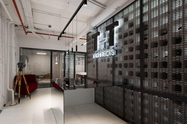 Псевдорусский стиль и эстетика промзон: 5 стильных офисов архитекторов Псевдорусский стиль и эстетика промзон: 5 стильных офисов архитекторов