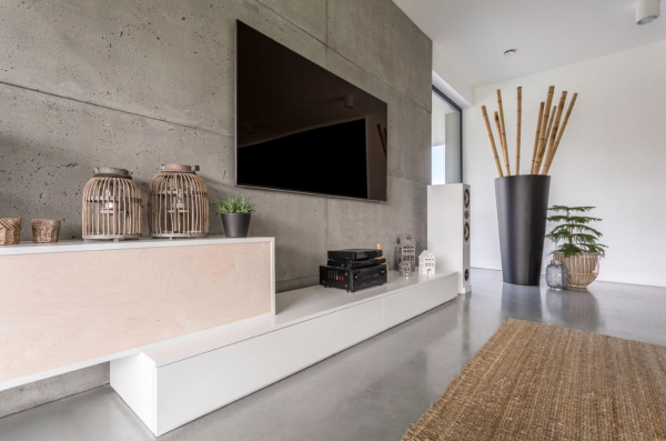 На какой высоте вешать телевизор на стену: правила для разных комнат На какой высоте вешать телевизор на стену: правила для разных комнат