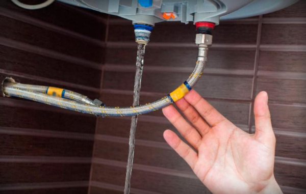 Как слить воду из накопительного водонагревателя и когда нужно это делать