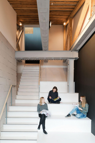 Псевдорусский стиль и эстетика промзон: 5 стильных офисов архитекторов Псевдорусский стиль и эстетика промзон: 5 стильных офисов архитекторов