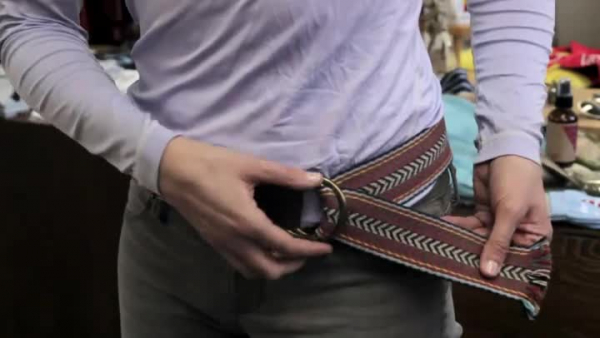 Ремень с двумя кольцами: как завязать, с какими нарядами носить