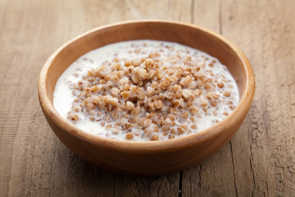 В чем польза гречки, замоченной в кефире, почему ее надо есть натощак В чем польза гречки, замоченной в кефире, почему ее надо есть натощак