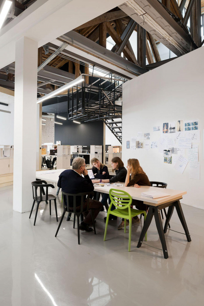 Псевдорусский стиль и эстетика промзон: 5 стильных офисов архитекторов Псевдорусский стиль и эстетика промзон: 5 стильных офисов архитекторов