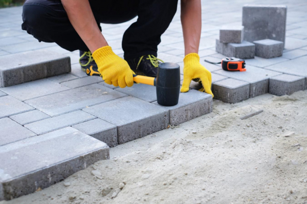 Как правильно укладывать тротуарную плитку: пошаговая инструкция Как правильно укладывать тротуарную плитку: пошаговая инструкция