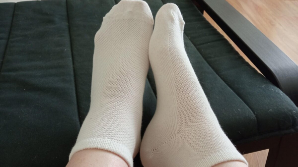 Боль и тяжесть в ногах убираю деревянной скалкой. Боль и тяжесть в ногах убираю деревянной скалкой.