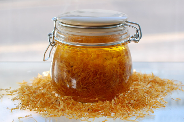 Заболело горло? Полоскание календулой Заболело горло? Полоскание календулой