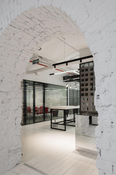 Псевдорусский стиль и эстетика промзон: 5 стильных офисов архитекторов Псевдорусский стиль и эстетика промзон: 5 стильных офисов архитекторов