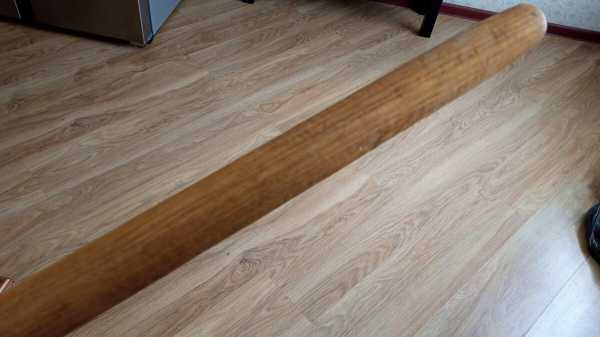 Боль и тяжесть в ногах убираю деревянной скалкой. Боль и тяжесть в ногах убираю деревянной скалкой.