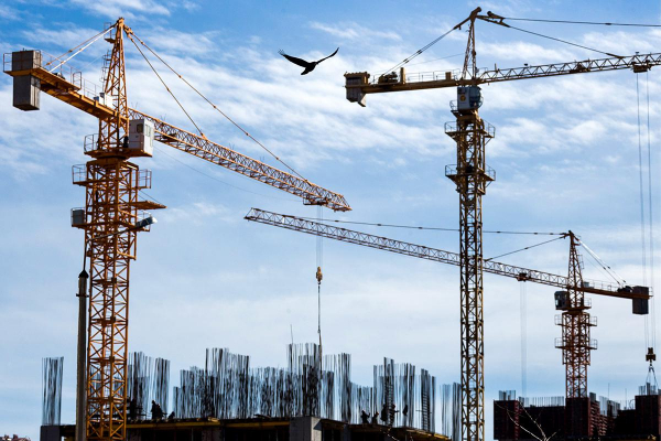 Застройщикам снизили неустойки. Как покупателям компенсируют дефекты