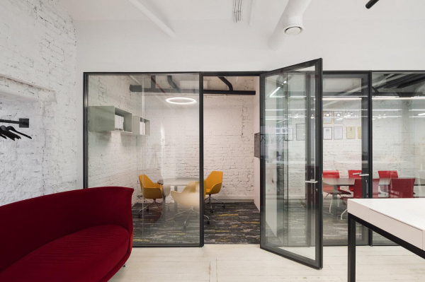 Псевдорусский стиль и эстетика промзон: 5 стильных офисов архитекторов Псевдорусский стиль и эстетика промзон: 5 стильных офисов архитекторов