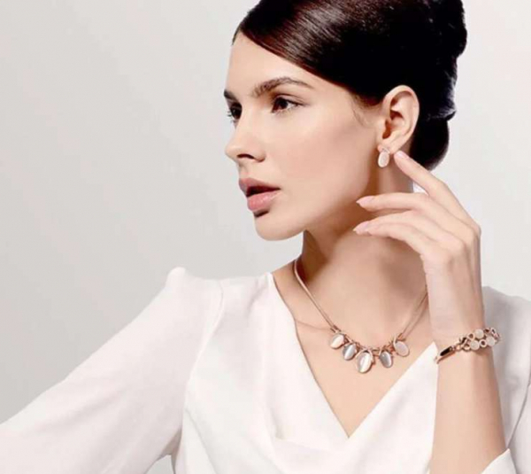 Ювелирный дресс-код в офисе: 10 важных советов дизайнера Ювелирный дресс-код в офисе: 10 важных советов дизайнера