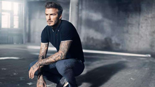 Как мужчинам носить рубашку-поло осенью и вписать ее в деловой гардероб Как мужчинам носить рубашку-поло осенью и вписать ее в деловой гардероб