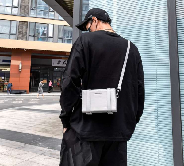 Сумка на осень для мужчины: стильные и модные варианты Сумка на осень для мужчины: стильные и модные варианты