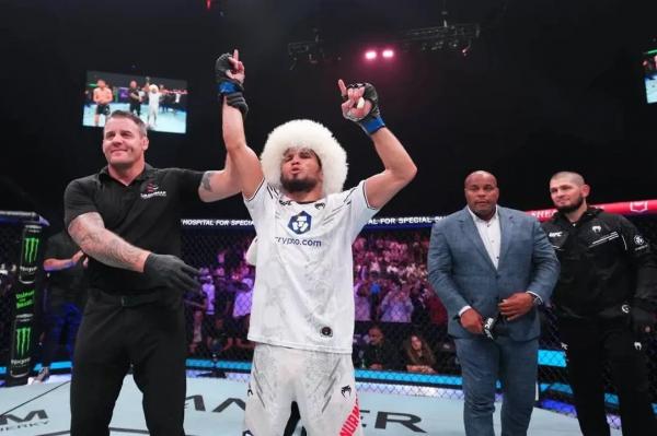 Умар Нурмагомедов ворвался в топ лёгчайшего веса UFC на глазах у Хабиба Умар Нурмагомедов ворвался в топ лёгчайшего веса UFC на глазах у Хабиба