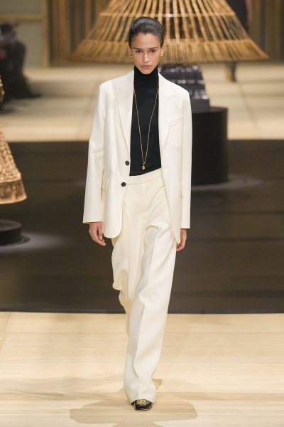 КАКИЕ СВИТЕРЫ И ДЖЕМПЕРЫ В МОДЕ В 2025 году. КАКИЕ СВИТЕРЫ И ДЖЕМПЕРЫ В МОДЕ В 2025 году.