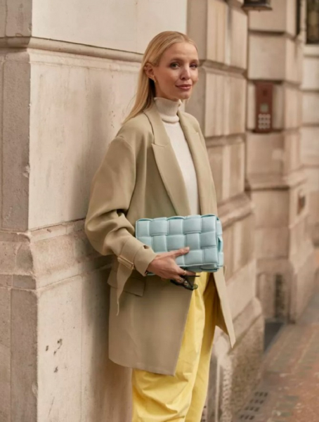 С чем носить водолазку осенью и зимой: модные образы с гольфом