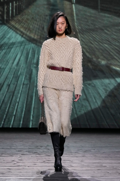 КАКИЕ СВИТЕРЫ И ДЖЕМПЕРЫ В МОДЕ В 2025 году. КАКИЕ СВИТЕРЫ И ДЖЕМПЕРЫ В МОДЕ В 2025 году.