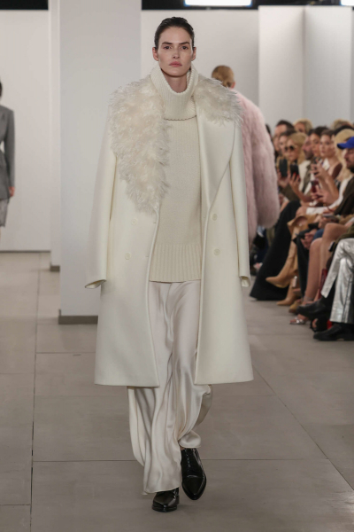 КАКИЕ СВИТЕРЫ И ДЖЕМПЕРЫ В МОДЕ В 2025 году. КАКИЕ СВИТЕРЫ И ДЖЕМПЕРЫ В МОДЕ В 2025 году.