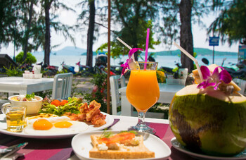 Более 5 млн российских туристов этим летом отдохнули за рубежом Более 5 млн российских туристов этим летом отдохнули за рубежом