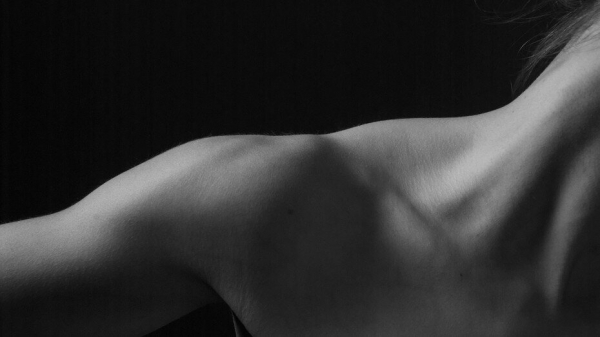 Как снизить боль в шее и плечах в домашних условиях Как снизить боль в шее и плечах в домашних условиях