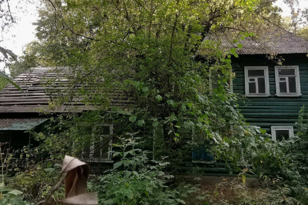 Москва выставила на торги квартиры в деревянном доме по цене от ₽2,3 млн