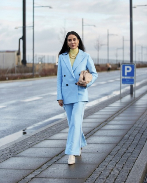 С чем носить водолазку осенью и зимой: модные образы с гольфом