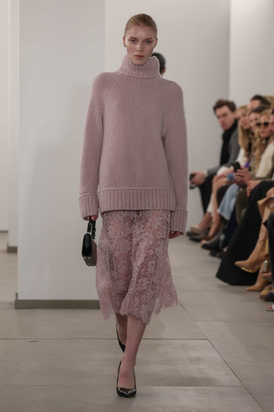 КАКИЕ СВИТЕРЫ И ДЖЕМПЕРЫ В МОДЕ В 2025 году. КАКИЕ СВИТЕРЫ И ДЖЕМПЕРЫ В МОДЕ В 2025 году.