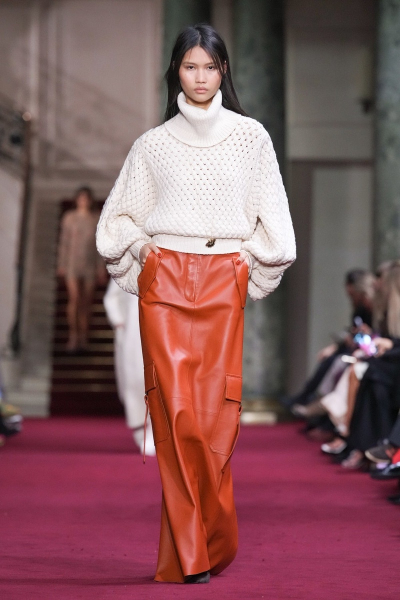 КАКИЕ СВИТЕРЫ И ДЖЕМПЕРЫ В МОДЕ В 2025 году. КАКИЕ СВИТЕРЫ И ДЖЕМПЕРЫ В МОДЕ В 2025 году.