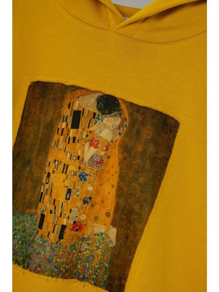 Мода как искусство: как носить вещи с принтами-картинами