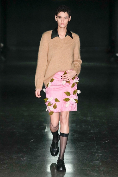 КАКИЕ СВИТЕРЫ И ДЖЕМПЕРЫ В МОДЕ В 2025 году. КАКИЕ СВИТЕРЫ И ДЖЕМПЕРЫ В МОДЕ В 2025 году.